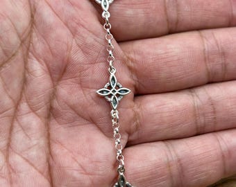 Pulseira em Prata de Lei 925 com Nó de Bruxa: Joia de Proteção com Tripla Proteção Mágica