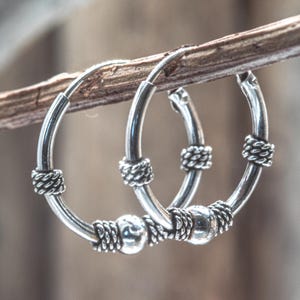 Aros Bali - Plata de ley 925 - Aros tribales pequeños de 14 x 1,2 mm, ligeros, unisex, estilo bohemio, para cartílago o lóbulo VTS149