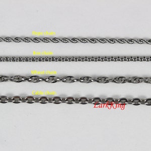 Puede incluir: Cuatro tipos diferentes de cadenas de plata: cadena de cuerda, cadena de caja, cadena de trigo y cadena de cable.