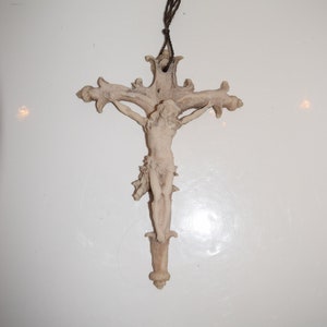 Beige Hard Plastic Crucifixion Statue Wall Crucifix / Resin Jesus Crucifix / Jesus on Cross Statue / Religious Decor / Home Décor