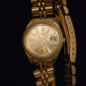 Timex 377 BA CELL Gold Tone Quartz Analog Women&#39;s Watch Magnified Date Calendar Timex Watch Women Stainless Steel Water Resistant