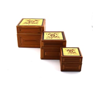 Philippines Burnished Rattan Bamboo & Wicker Hibiscus Flower Stacking Nesting Boxes Hinged Trinket Boxes Box Set of 3