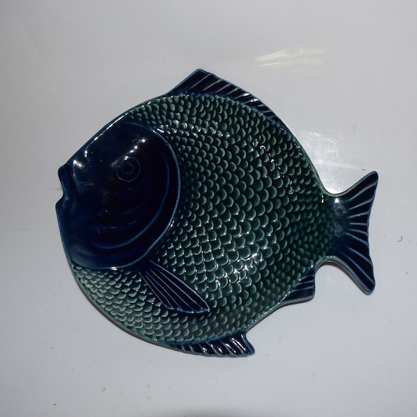 Textured Pristine Ceramic Fish Plate By Olfaire of Portugal Majolica