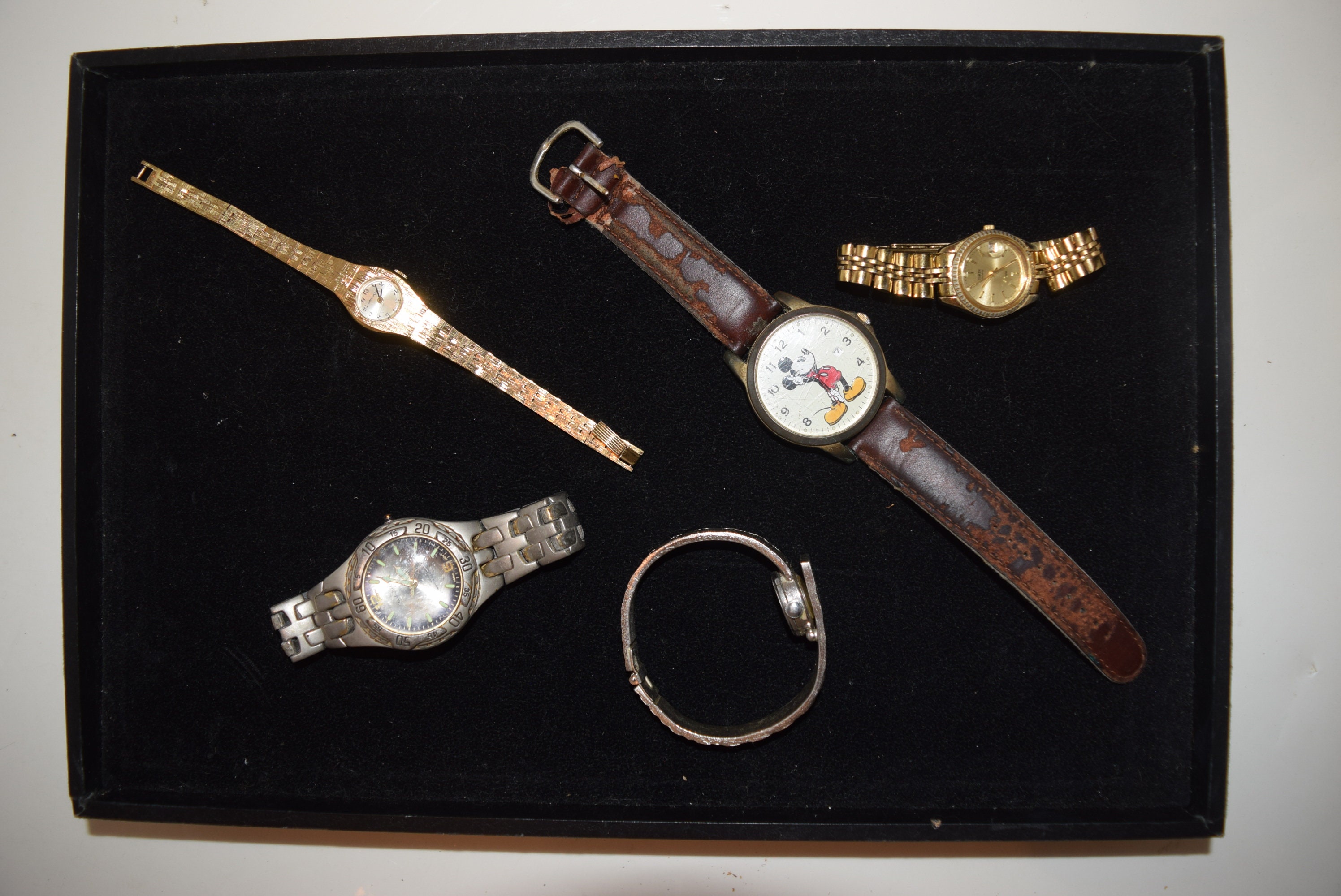 Vintage Mickey Mouse Watch Disney MUO 942 Siio Embossed