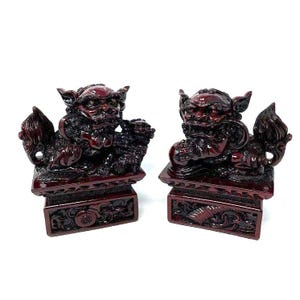 Pair of Chinese Maroon Resin Foo Dog Bookends Guardian Lions Feng Shui Imperial Guardian Lions Fu Foo Dog Shishi Statue Bookend Set
