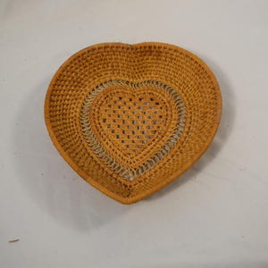 Natural Rattan Woven Cane Webbing Trinket Dish Heart Shaped High-End Quality Crafted, Heart Shaped Pine Needle Basket Or Wall Hanging