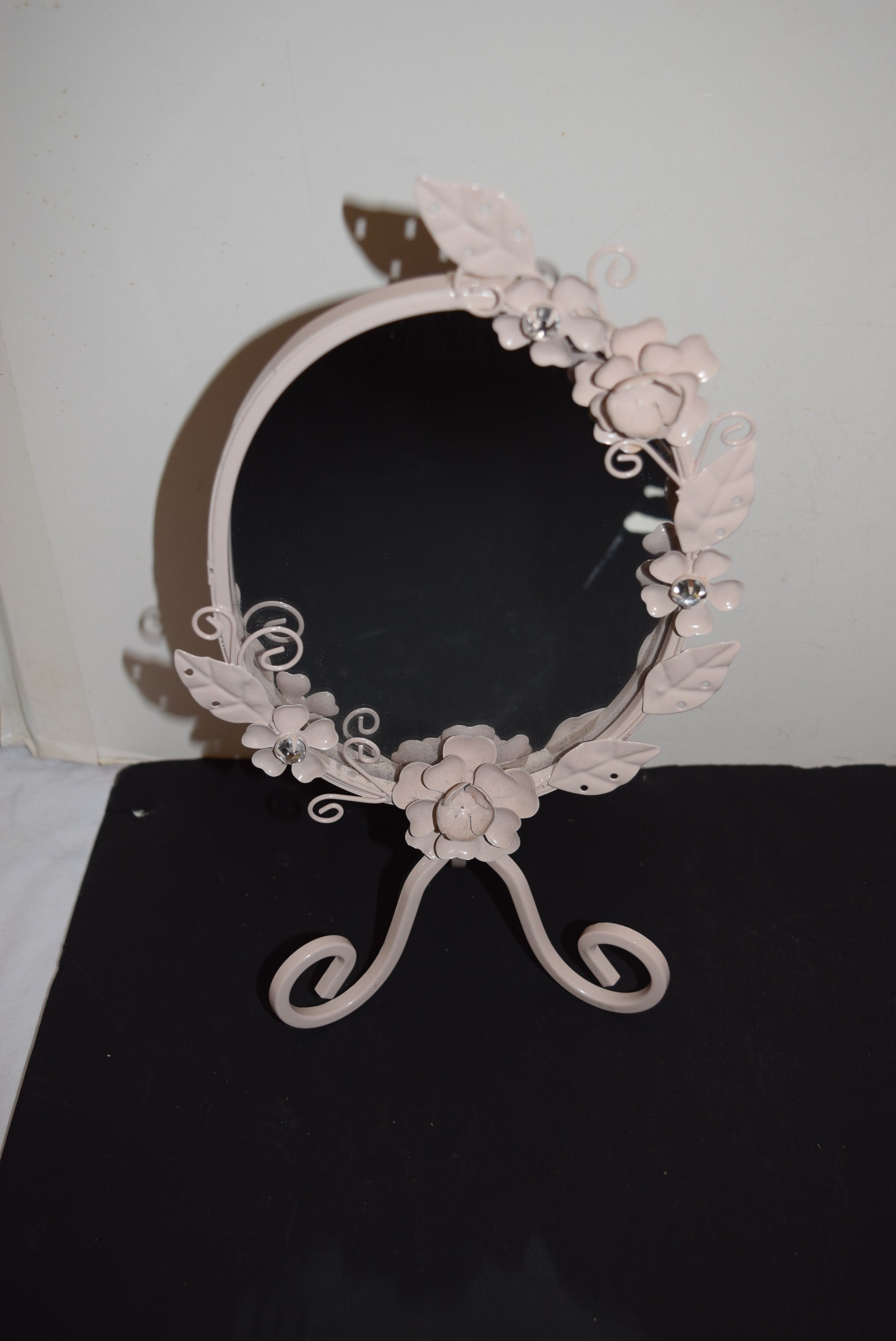 French Shabby Chic Inspired Decorative Metal Flowers Tendrils Leaves Vanity Mirror Wrought Iron Dorm Room Makeup Mirror Oval Rococo Baroque