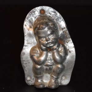 Vintage Tin Chocolate Mold Child Squatting With Their Pants Down Laurosch, J.G., Schwabisch, Germany LAUROSCH, SCHW. GMUND Boy Sitting