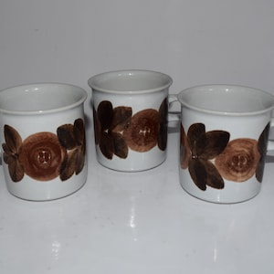 Flat Cup Rosmarin by ARABIA OF FINLAND designed by Ulla Procopé, Scandinavian Danish Modern 1960s Kaj Franck Abstract Coffee Mug Set 3