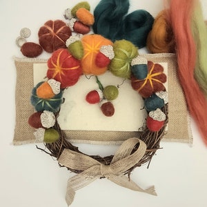 Autumn wreath needle felting pattern - Autumn home decor - Fall decor - Fall aesthetic - Fall crafts - Needle felting for beginners