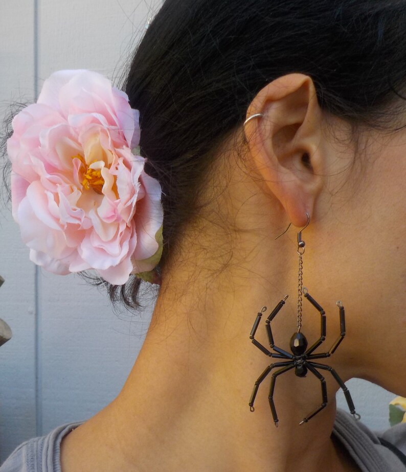 Boucles D'oreilles Halloween Toile D'Araignée - Dentelle Noire & Acier - Fait Main Aux USA (by Zada)
