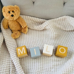 Bloques de madera - Decoración de la habitación de los niños de la guardería - Regalo presente Baby Shower, Cumpleaños, Navidad - amarillo mostaza - bebé natural orgánico - Liv y Oso