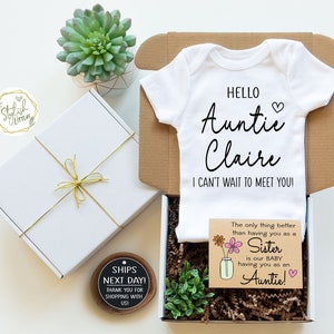 Hello Auntie GIFT BOX Baby Announcement Onesie® Bodysuit a memorable Personalize Name Pregnancy Reveal gift for a Sister new Auntie Aunt Tia