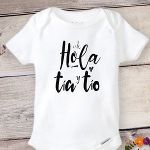 Pregnancy Announcement Onesies® Hola Tia y Tio Onesie®, Baby Reveal to Aunt and Uncle, Baby Announcement Gift, Spanish Onesie®
