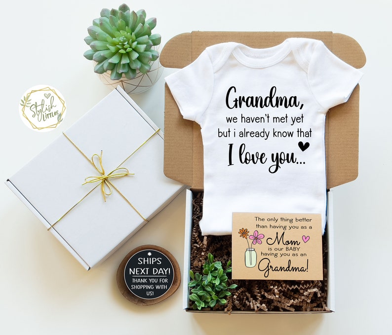 Auntie I Love You GIFT BOX Baby Announcement Onesie® Bodysuit a Personalize Pregnancy Reveal keepsake gift for a Sister New Auntie Aunt Tia image 2