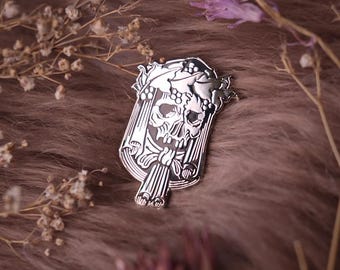 VEILED DEATH - Memento Mori - Twarda emaliowana przypinka z czaszką, kopertówka w kształcie motyla, okultystyczny, metalowy, gotycki, ciemny, gotycki, przypinka do klapy, skórzana kurtka
