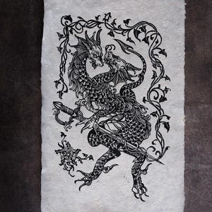 Zweiköpfiger Drache Linoldruck: Gothic Fantasy Kunst auf Lokta Papier, mittelalterlich inspiriertes okkultes Wandbild