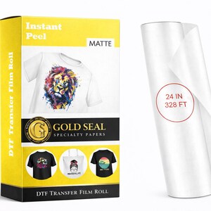 Puede incluir: Una caja amarilla de rollo de película de transferencia DTF Gold Seal y un rollo de película blanco. La caja muestra una camiseta blanca con un gráfico de león colorido. El rollo de película mide 61 cm de ancho y 100 metros de largo.