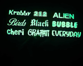 Benutzerdefinierte Vinyl Name Aufkleber Aufkleber Glow in the Dark Holographische Auto Laptop Tassen Glas