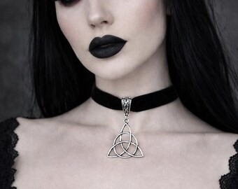 TRIQUETRA CELTIC VELVET チョーカーネックレス ブラック | 様々なサイズのチョーカー | 調節可能