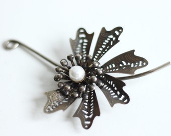 vintage flower brooch with pearls, 1950ies jewelry