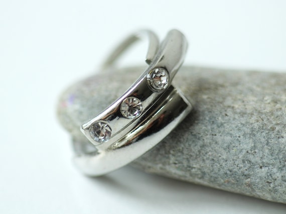 Thin flower ring, original vintage ring, delicate
