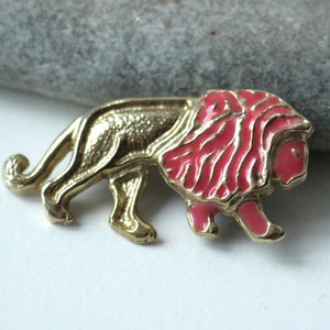 gold vintage lion brooch with a red mane, zodiac sign jewelry