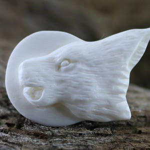 Wilderness Wolf Charm - Hand-Carved Bone Pendant for Free-Spirited Jewelry, 40mm