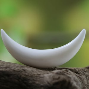 Bone Crescent Moon: Hand-Carved Lunar Accent with Smooth Curves, 45mm