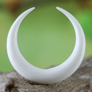 Buffalo Bone Crescent Moon Pendant, Top-Drilled Bead, Natural Jewelry Supply, 30mm