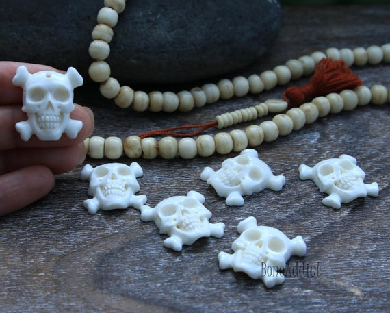 Beautiful Hand Carved Pirate Skull Bone Carving Pendant Bali Bone Carving Buffalo Bone Carving Jewelry Supplies Pirates Skull