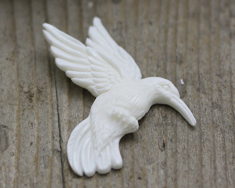 Bird Jewelry Wire Wrap Collectible Gifts and Ornaments Pendant Charm Finding Hummingbird Carved Cabochon Focal Necklace