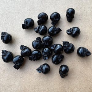 Hand-Carved Black Horn Skull Beads: Gothic Jewelry Making (17x14x10mm, Side Drilled
