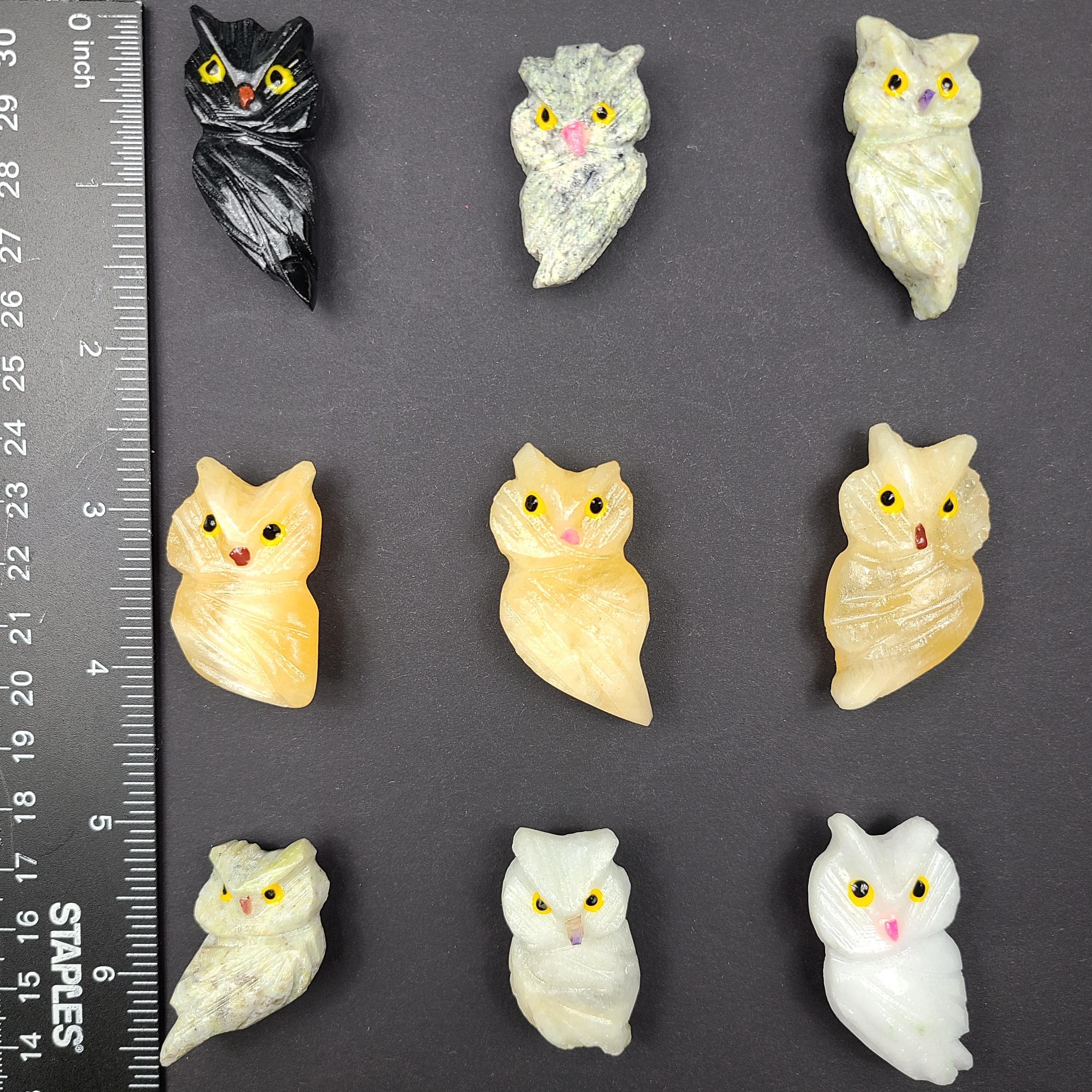 宝石のフクロウマグネット - 手彫りのオニキス、クォーツ、花崗岩 