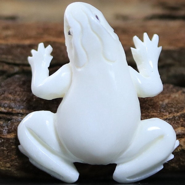 Frog Hand Carved Faux Ivory Focal Charm Beautifully Handcrafted from Genuine Cow Bone Amphibian Reptile Animal Necklaces & Pendants 23MM