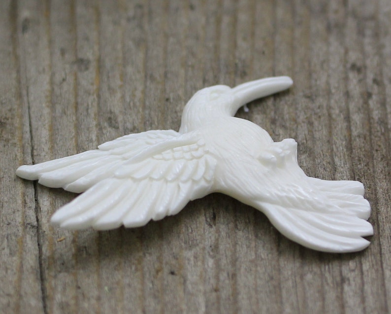 Bird Jewelry Wire Wrap Collectible Gifts and Ornaments Pendant Charm Finding Hummingbird Carved Cabochon Focal Necklace