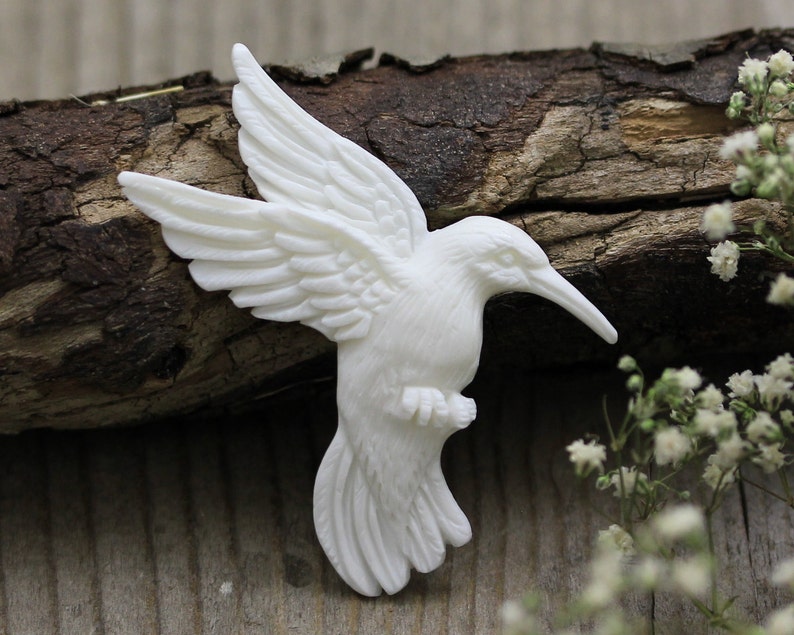 Bird Jewelry Wire Wrap Collectible Gifts and Ornaments Pendant Charm Finding Hummingbird Carved Cabochon Focal Necklace