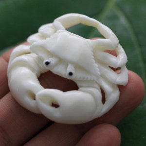 Beautiful Hand Carved Crab, Ocean and Beach Themed, Marine Life Jewelry, Figurine, 32mm