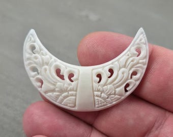 Hand-Carved Bone Crescent Moon Pendant – Intricate Boho Jewelry for Nature Lovers (50mm)