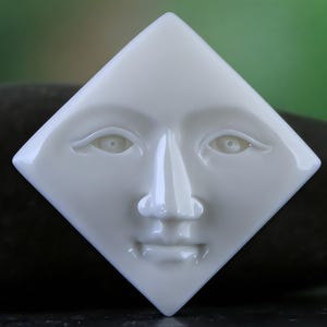 Met de hand gesneden cabochon van been - &quot;Diamond Gaze&quot; ogen open | Bulk- en groothandel sieradenvoorraad, 33 mm