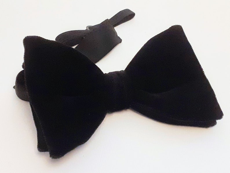 Black velvet bow tie vintage by Akco