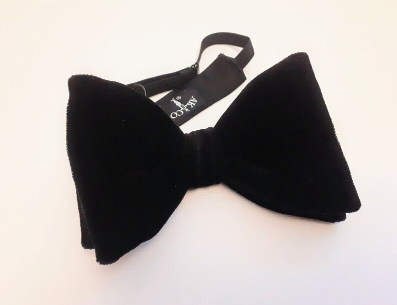 Black velvet bow tie vintage by Akco