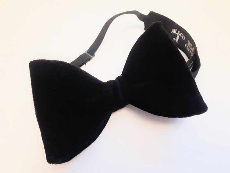 Black velvet bow tie vintage by Akco