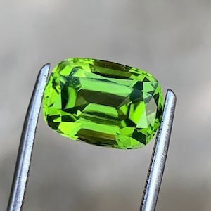 Peridot Cut Stone for Engagement Ring , Cushion Cut Nebula Green Peridot Gemstone , August Birthstone , 3.70 Cts