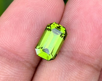 Natural Peridot Gemstone for Ring Making , Emerald Cut Natural Peridot Gemstone , August Birthstone , 2.90 Cts