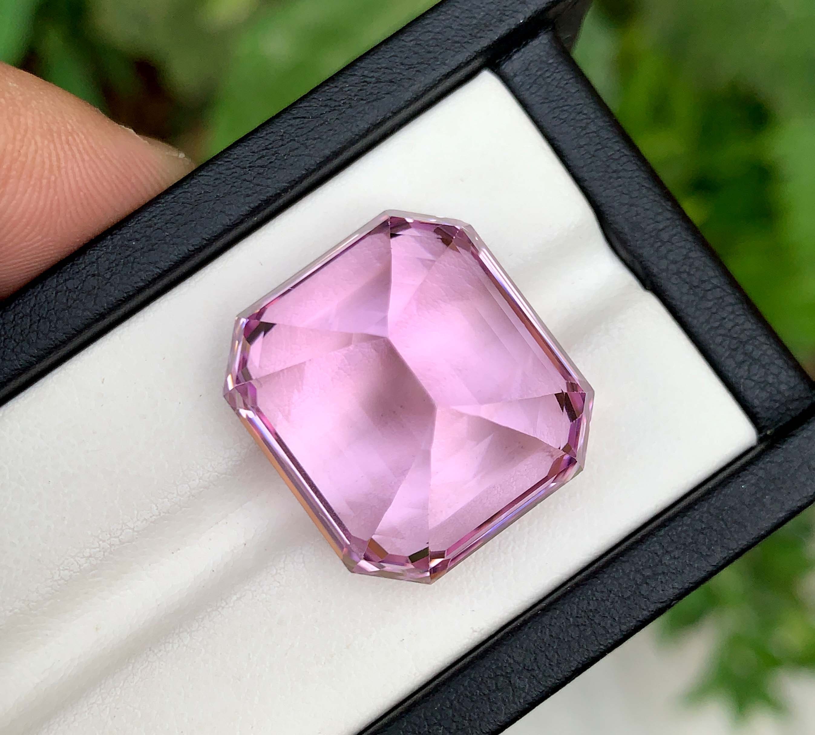 ピンククンザイト エレクトリックラベンダーピンククンツァイト宝石：エメラルドカット