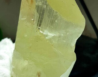 天然トリフェーン クンツァイト クリスタル V シェイプ レモンイエロー