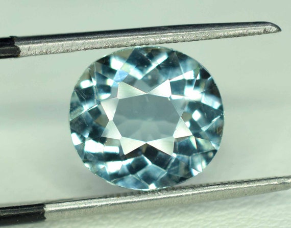 thumbnail image 2 of Natural Aquamarine Gemstone – Oval Cut 1/2 CT – Light Blue – Brazil – 6x4mm – VS Clarity 2 of 3