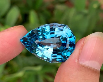 エレクトリックブルートパーズ宝石：49カラットペアカットスイス