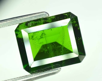 Chrome Diopside Gemstone From Eastern Siberia - 3.90 Carats